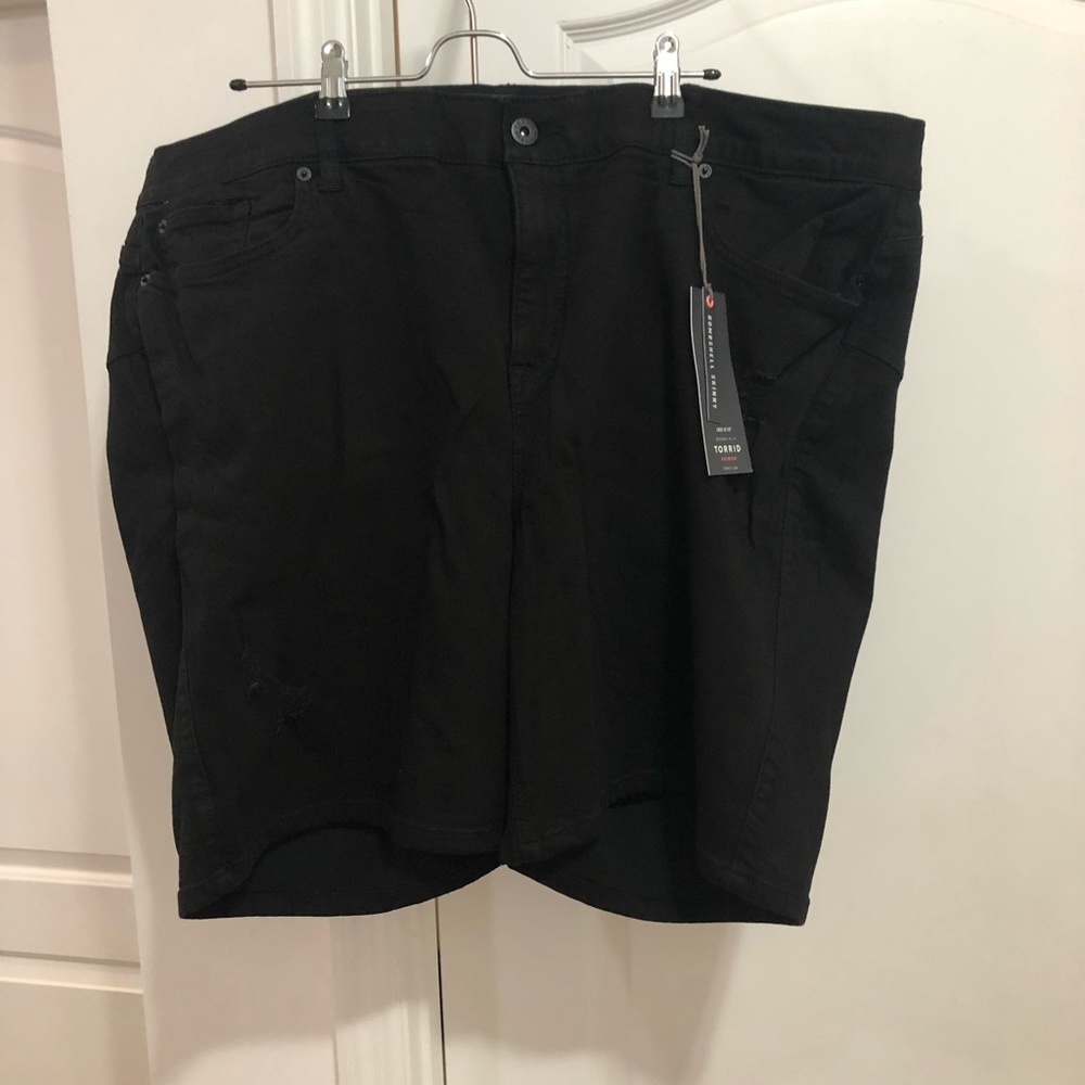 NWT Torrid Black Bermuda Shorts With Lycra Band
